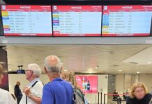 Aeroporto, da febbraio due nuovi voli al giorno tra Genova e Roma Aeroporto di Genova tabelloni partenze arrivi