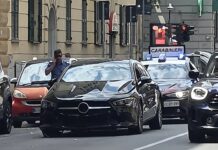 Genova, inseguimento da film alla Foce, caccia al responsabile auto inseguimento Foce