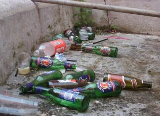 bottiglie spazzatura movida