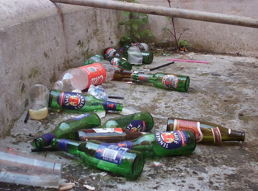 bottiglie spazzatura movida
