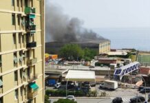 Genova, fiamme negli ex cantieri navali Costaguta a Voltri incendio cantieri Costaguta Voltri 12 giugno 2025