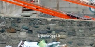 Pegli, spiagge trasformate in discariche, Frulio (Municipio): si poteva prevedere Pegli spiaggia sporca