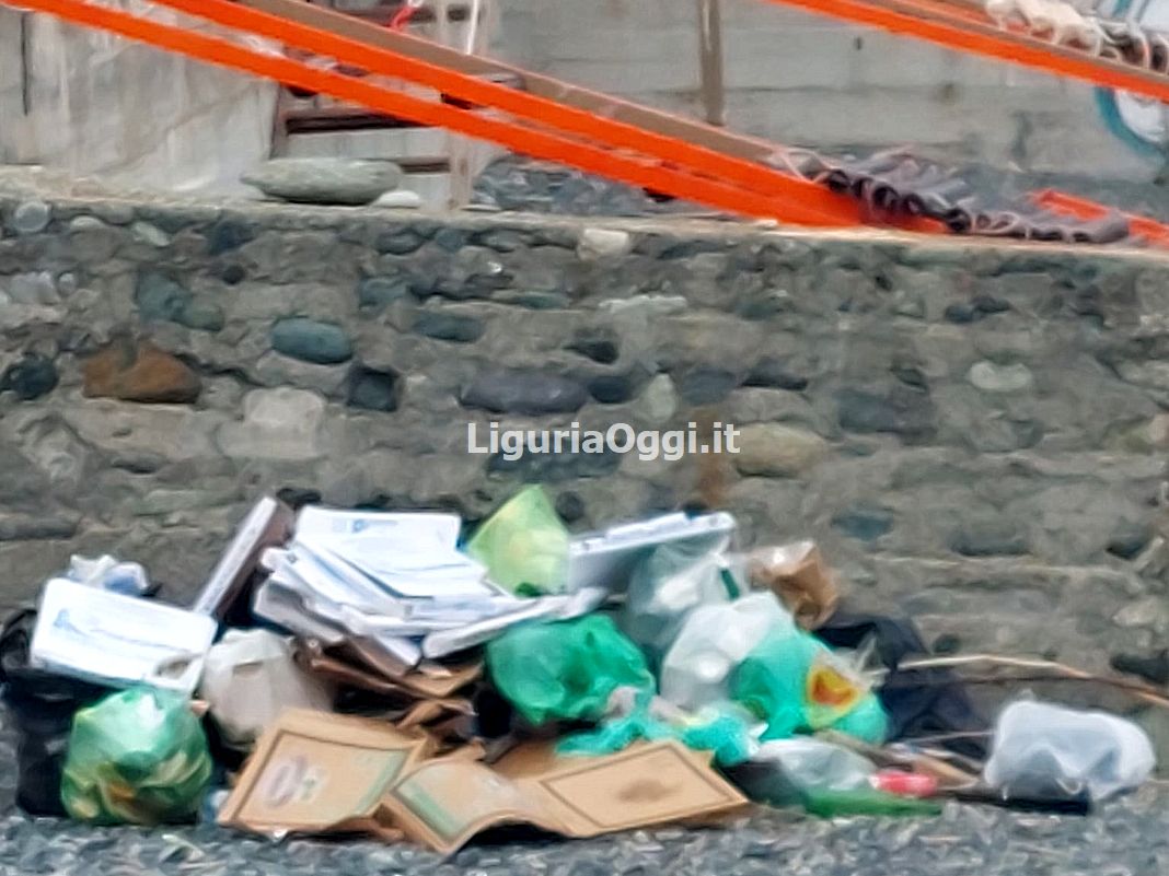 Pegli spiaggia sporca