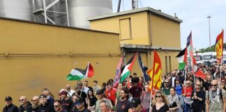 Genova, lavoratori del Porto bloccano sbarco materiali bellici per Israele portuali Genova contro armi israele