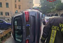 Genova, folle corsa su auto rubata a San Fruttuoso, caccia al responsabile Rapallo auto ribaltata 2 giugno 2025