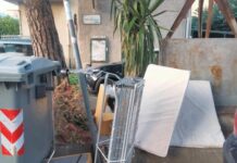 Genova, altri rifiuti ingombranti abbandonati a Sestri Ponente, è polemica rifiuti ingombranti Sestri Ponente