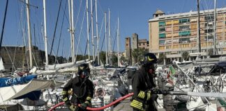 Savona, in fiamme imbarcazioi alla Darsena Savona vecchia Darsena esercitazione vigili fuoco