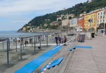 Genova, distrutto gazebo della Spiaggia dei Bambini: “Siamo ad un passo dalla chiusura” Voltri spiaggia dei bambini costruzione