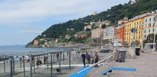 Genova, distrutto gazebo della Spiaggia dei Bambini: “Siamo ad un passo dalla chiusura” Voltri spiaggia dei bambini costruzione