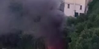 Genova, auto in fiamme al Cep incendio auto Cep via Montanella