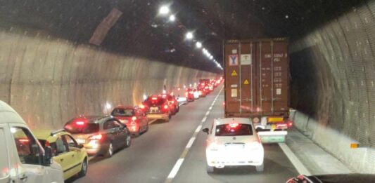 Autostrade, altro maxi incidente in A26: 10 km di coda