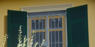 Finestre dipinte a Genova e in Liguria: da dove nasce questa tradizione? FInestre dipinte Genova