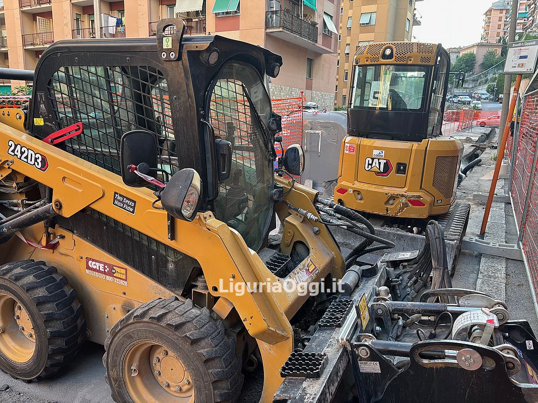 cantiere, ruspe, tubo rotto Marassi