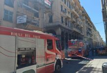 Genova, appartamento a fuoco a Sampierdarena: sul posto i soccorsi Incendio via Buranello vigili del fuoco