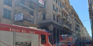 Genova, appartamento a fuoco a Sampierdarena: sul posto i soccorsi Incendio via Buranello vigili del fuoco