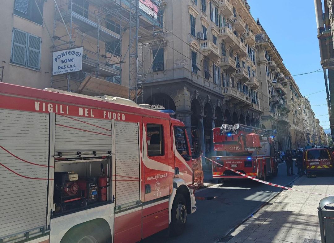 Incendio via Buranello vigili del fuoco