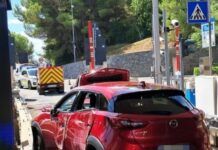 Autostrade, paura in A10: entra al casello contromano e causa un frontale, ci sono feriti