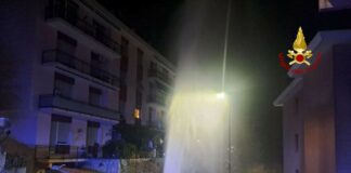 Genova, tubatura rotta a Pegli e fontana d’acqua da oltre dieci metri Perdita acqua Pegli