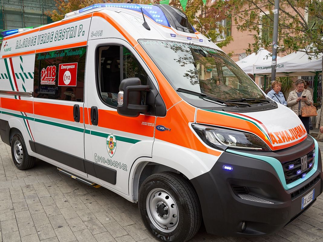 ambulanza croce verde sestri ponente genova