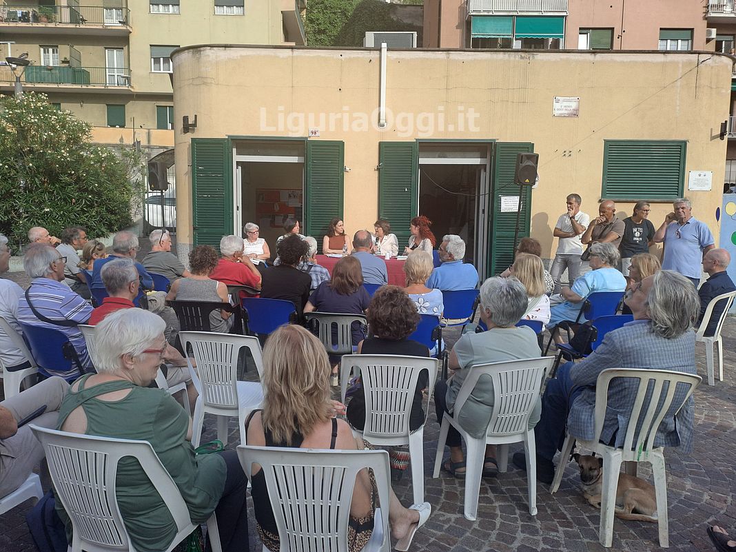 assembla pubblica Lagaccio isola ecologica