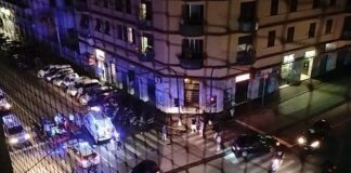 Genova, grave incidente a Marassi, ferito un motociclista Grave incidente intorno alle 23 in corso de Stefanis a Genova. Per cause ancora in fase di accertamento un'auto e una moto si sono scontrate. Ad avere la peggio un ragazzo di 26 anni in sella al mezzo a due ruote. Immediatamente soccorso dal personale sanitario giunto sul posto con un'automedica e un'ambulanza è stato trasportato in codice rosso all'ospedale San Martino di Genova. Sul luogo dell'incidente anche gli agenti della polizia locale che hanno avviato le indagini per ricostruire l'esatta dinamica dell'incidente.