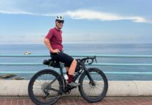 Linus di Radio Deejay a Genova in bici per mangiare la focaccia Linus