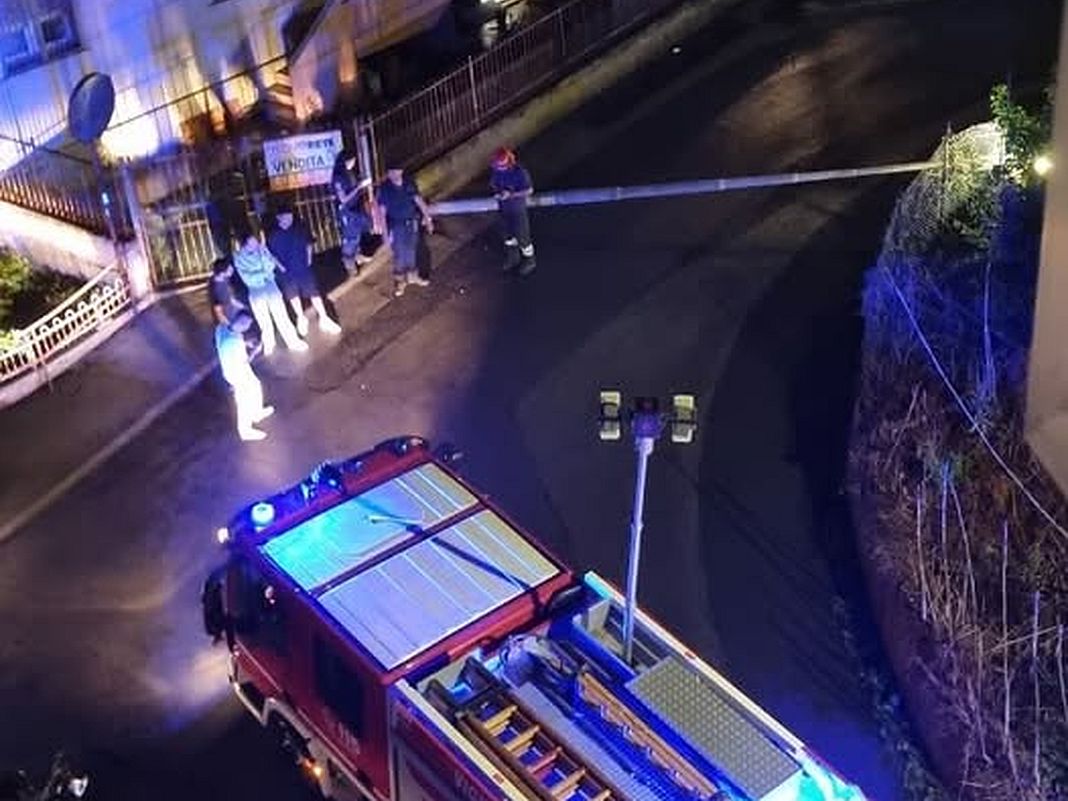 Prà lampione caduto via della Torrazza 