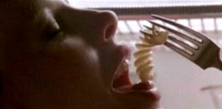 Bogliasco, incontro intimo dopo la cena al ristorante, le immagini su Whatsapp sesso cibo kim basinger, nove settimane e mezzo