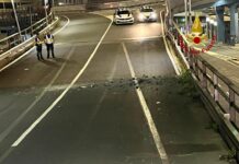 Genova, la Sopraelevata cade a pezzi, intervento dei vigili del fuoco sopraelevata crollo detriti 28 luglio 2025