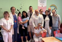 Genova, rarissimo intervento al Gaslini: rimosso tumore al cuore ad una bimba di 20 mesi Cardiochirurgia gruppo con famiglia paziente