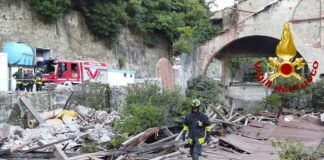 Genova, crollo capannone a Voltri, ricerche per tutta la notte crollo capannone Voltri Genova