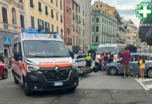 Genova, schianto auto-moto in via Gramsci: due feriti Incidente via Gramsci Genova