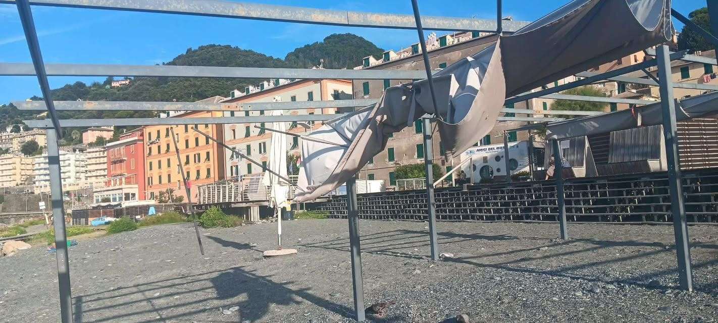 Spiaggia dei Bambini Voltri vandalizzata