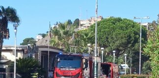 Albissola Marina, a fuoco uno stabilimento balneare: soccorsi sul posto Stabilimento a fuoco Albissola Marina