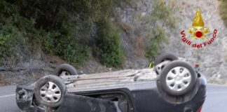 Ranzo, auto ribaltata sulla ss 453, arrivano i vigili del fuoco auto ribaltata Ranzo