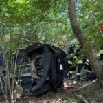 Genova, auto nel dirupo sulla strada di Nostra Signora del Monte Cairo Montenotte auto dirupo, vigili del fuoco