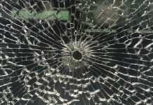 Genova, biglie di metallo contro Bus e auto a Bolzaneto, aperta indagine vetro infranto autobus Bolzaneto