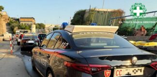 Genova, rissa a bottigliate a Punta Vagno, si cercano i feriti carabinieri Punta Vagno