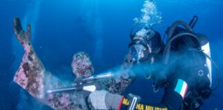 A San Fruttuoso di Camogli torna splendente la statua del Cristo degli Abissi cristo degli abissi statua pulizia