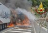 Camion in fiamme sull’autostrada A26, tratto riaperto dopo 6 ore incendio camion autostrada a26 14 agosto 2025