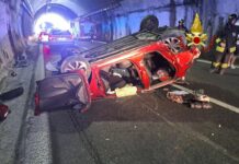 Autostrade, auto si ribalta in A12: quattro feriti e traffico bloccato incidente autostrada A12 auto ribaltata