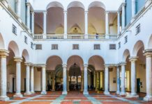 Palazzo Ducale di Genova, l’affondo di Luca Bizzarri lancia la polemica Palazzo Ducale di Genova porticato