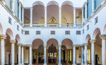 Palazzo Ducale di Genova porticato