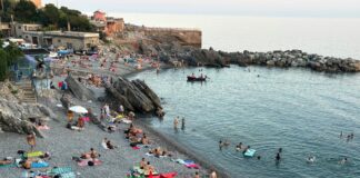 Genova, caldo record e spiagge affollate anche la sera Quinto spiaggia