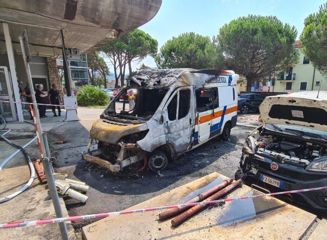 incendio ambulanza sestri Levante