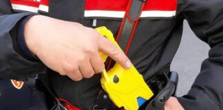Morto dopo scarica del taser, autopsia conferma più colpi taser carabinieri
