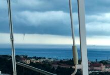 Genova, tromba marina al largo di Quinto tromba marina Quinto