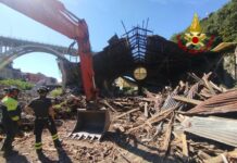 Voltri, concluse le ricerche tra le macerie del capannone crollato Voltri capannone crollato