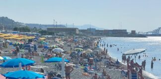 Genova, domenica senza accampamenti ed eccessi sulle spiagge del Ponente spiaggia Voltri