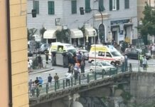 Genova, auto si ribalta a Marassi: soccorsi sul posto